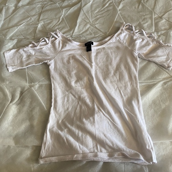 White t-shirt with criss cross sleeve - Picture 1 of 1